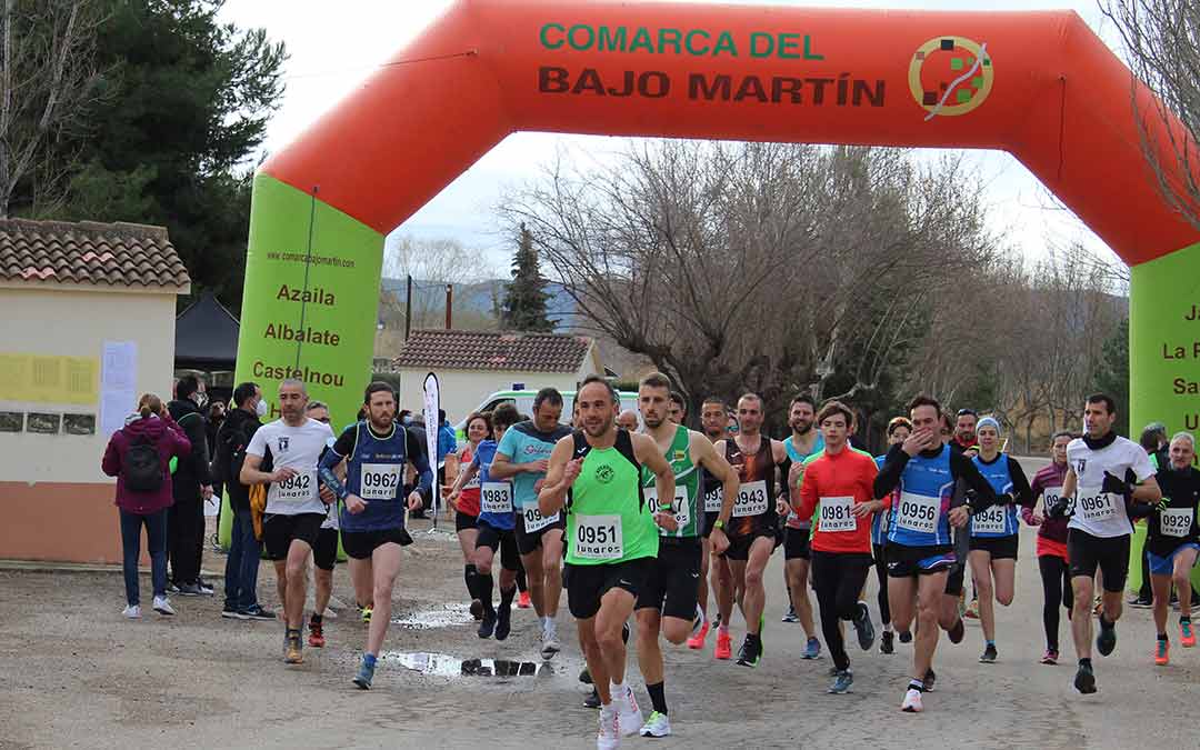 Salida de la carrera absoluta del Cross de Albalate 2022 / E.P