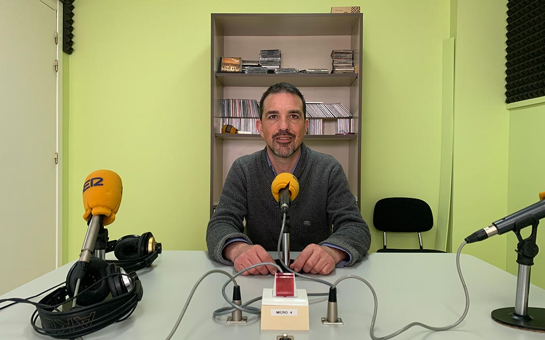 El escritor e historiador Amadeo Barceló, en Radio Caspe / Eduard Peralta