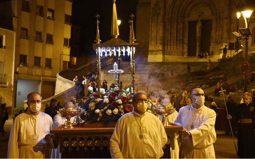 La Vera Cruz a su paso por la Plaza del Compromiso / María Jesús Clavero