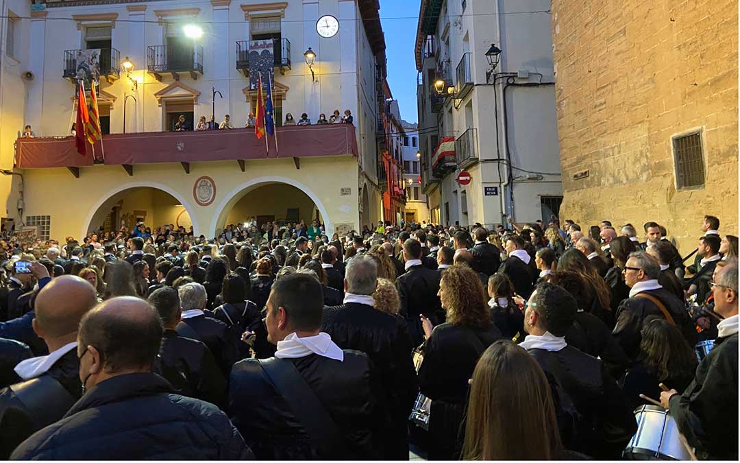 Fin de toque en la Plaza de la Iglesia de Albalate./ Alicia Martín