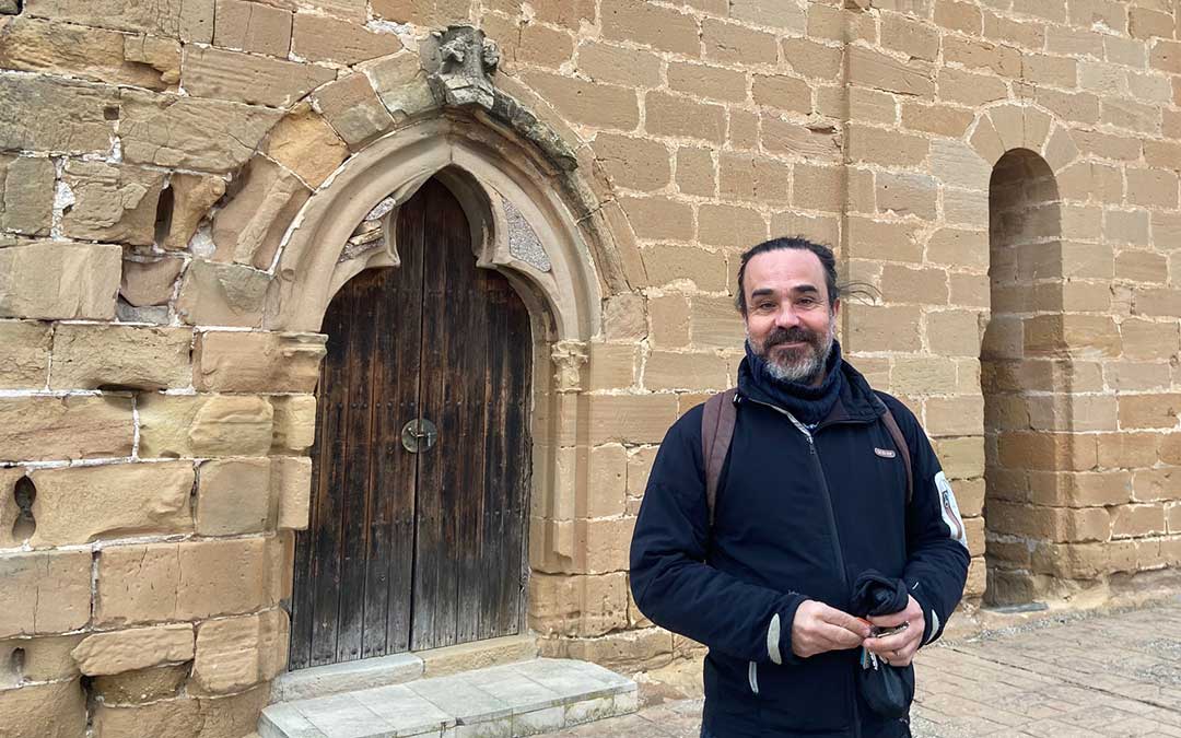 Alfredo Martínez en la terraza del Castillo arzobispal./ Alicia Martín