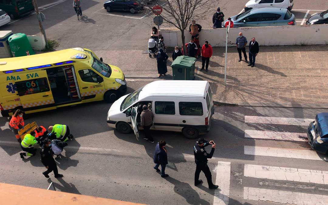 El accidente por alcance en el que una mujer ha sido víctima de un atropello se ha producido en la avenida Zaragoza, 18./ L.C.