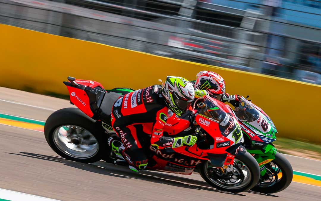 Álvaro Bautista, en la imagen, se ha impuesto en la carrera./ Motorland