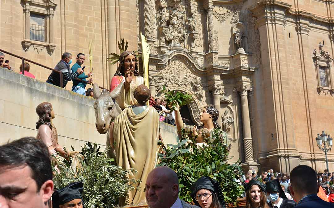 'La Burreta' procesionando las calles de ALcañiz./I.M.