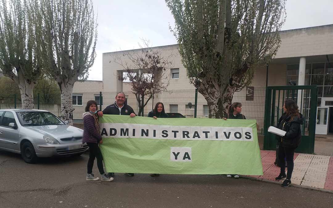 Pancarta reivindicativa en la concentración de Utrillas./L.C.