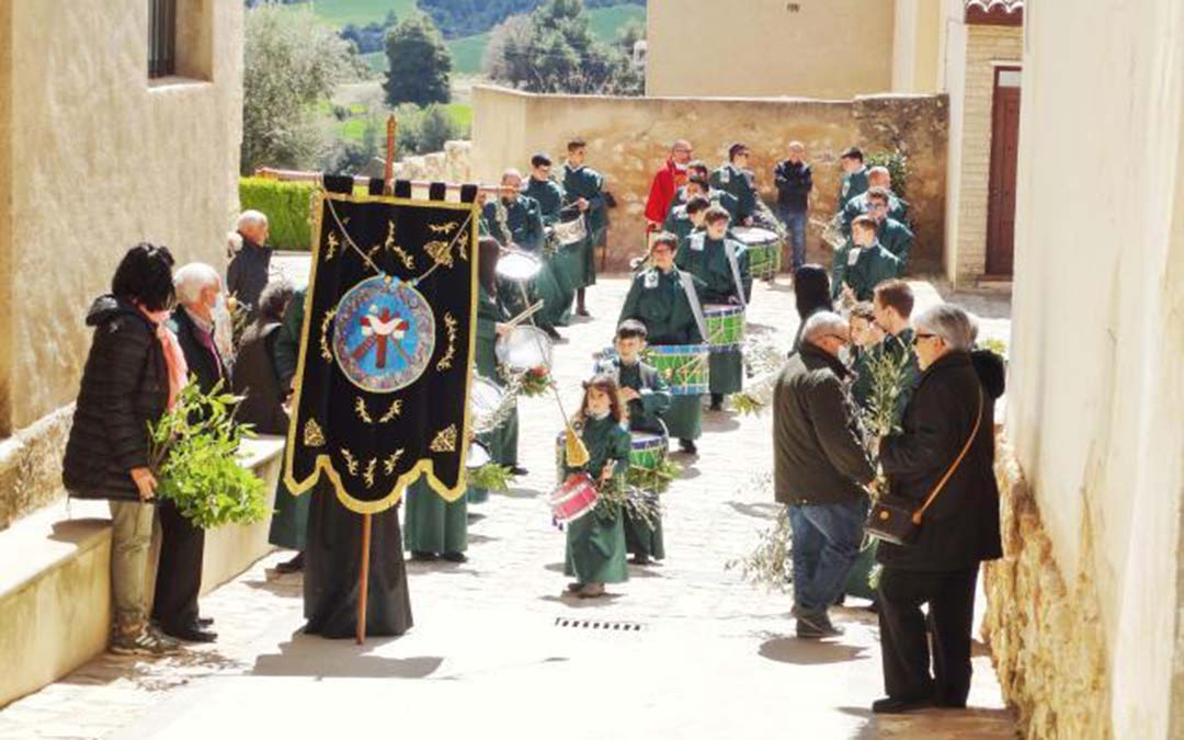 Cofradía Santa María Magdalena recorre las calles de La Ginebrosa./Asoc. Cultural Tarayola