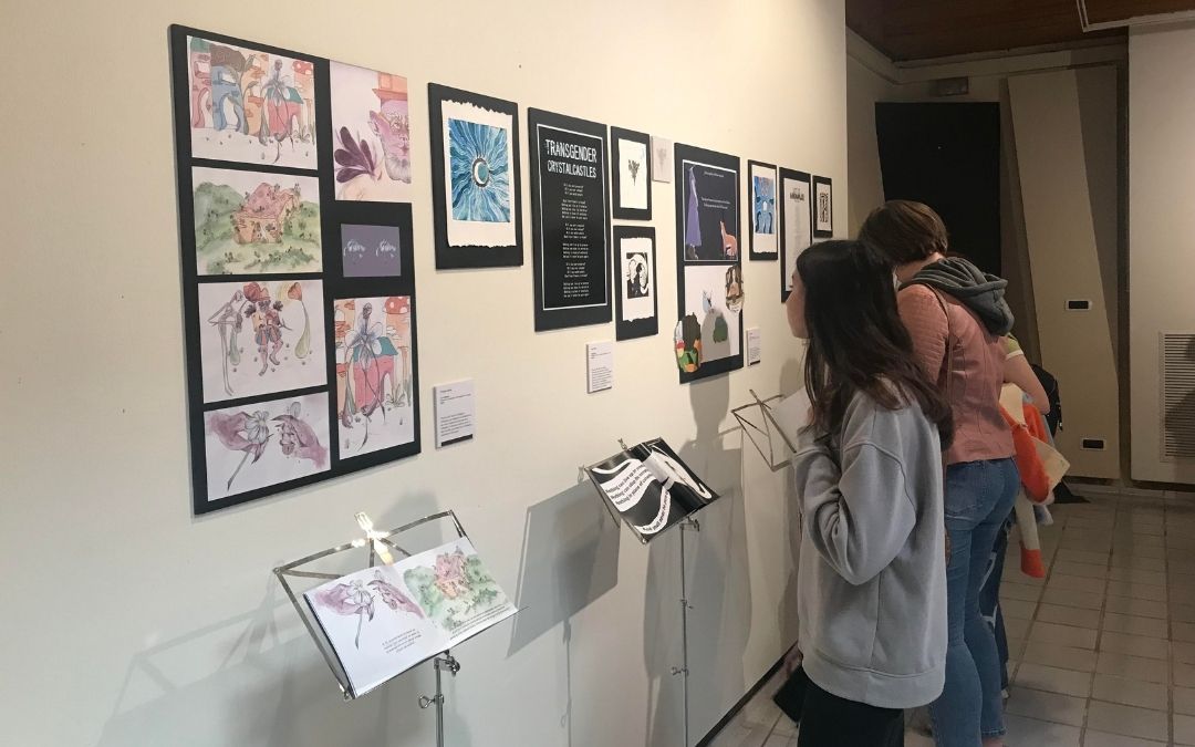 La unión de estilos artísticos es clave en la exposición.