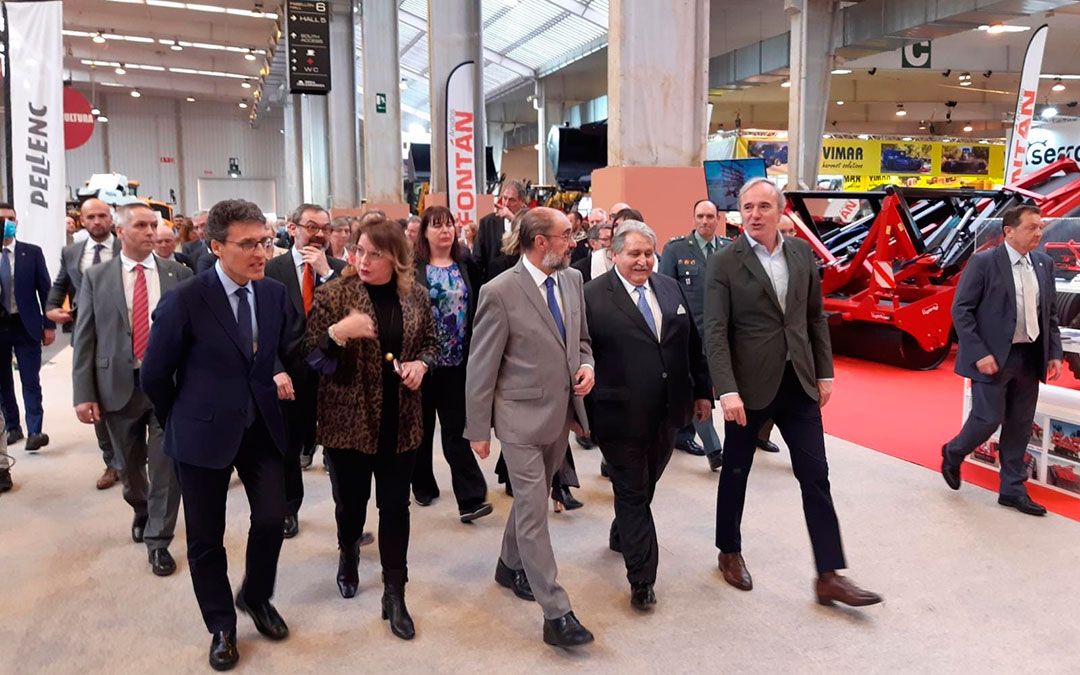 El presidente de la Feria de Zaragoza, Manuel Teruel; junto al secretario general de Agricultura, Fernando Miranda; y al presidente del Gobierno de Aragón, Javier Lambán; entre otras autoridades./ Ministerio de Agricultura