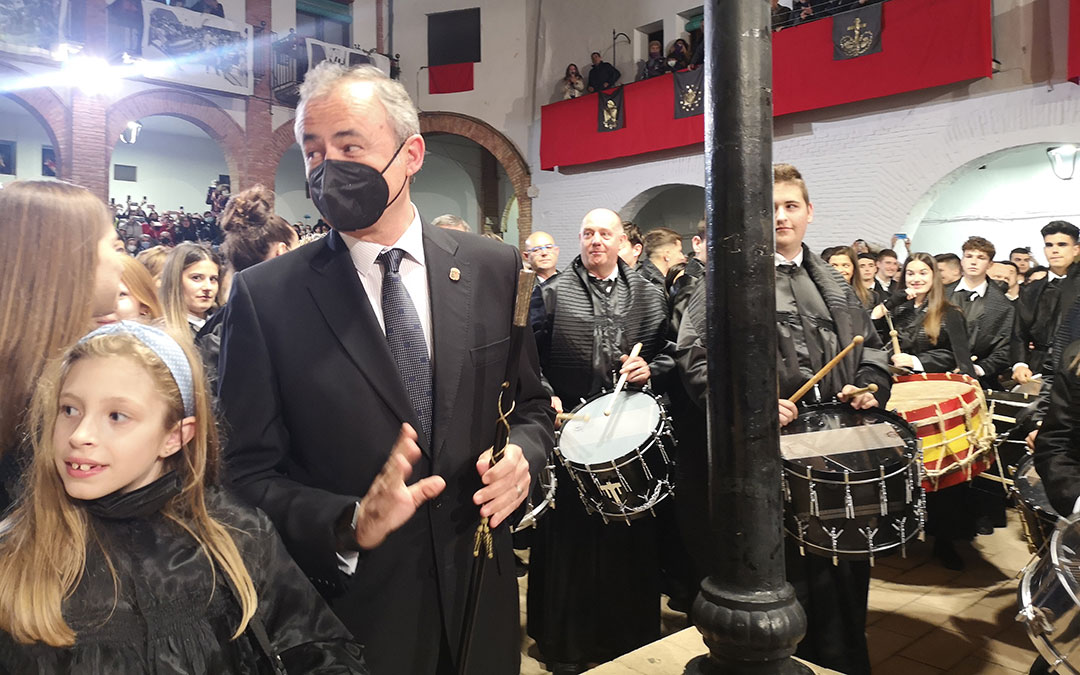 Romper la Hora en Híjar. El alcalde, Luis Carlos Marquesán./ Iulia Marinescu