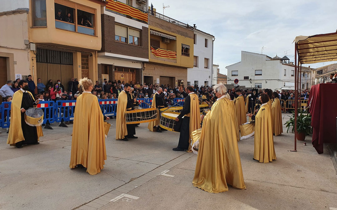 La Cofradía de la Coronación de Espinas en su actuación en la exaltación, en un especial regreso para la formación. / María Quílez