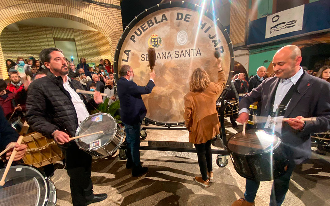 Romper la Hora en La Puebla 2022. Javier Lambán y Mayte Pérez rompen la Hora./ B. Severino