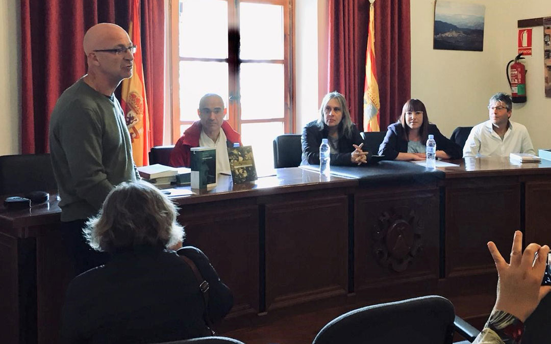 Presentación de los libros con la diputada Traver y la alcaldesa, Gloria Blanc, el coordinador de la obra completa de Desideri Lombarte Carles Terés y el autor de Aplec Juli Micolau / DPT