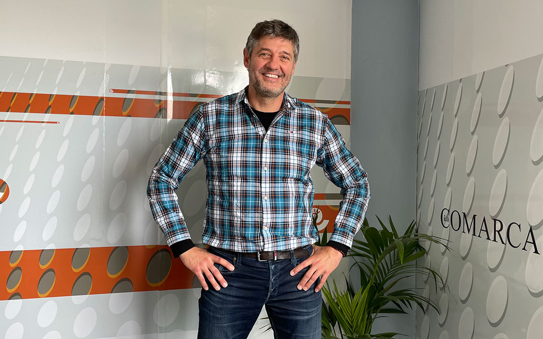 Óscar Pérez, óptico-optometrista y copropietario de Ópticas Bajo Aragón./ M. Celiméndiz