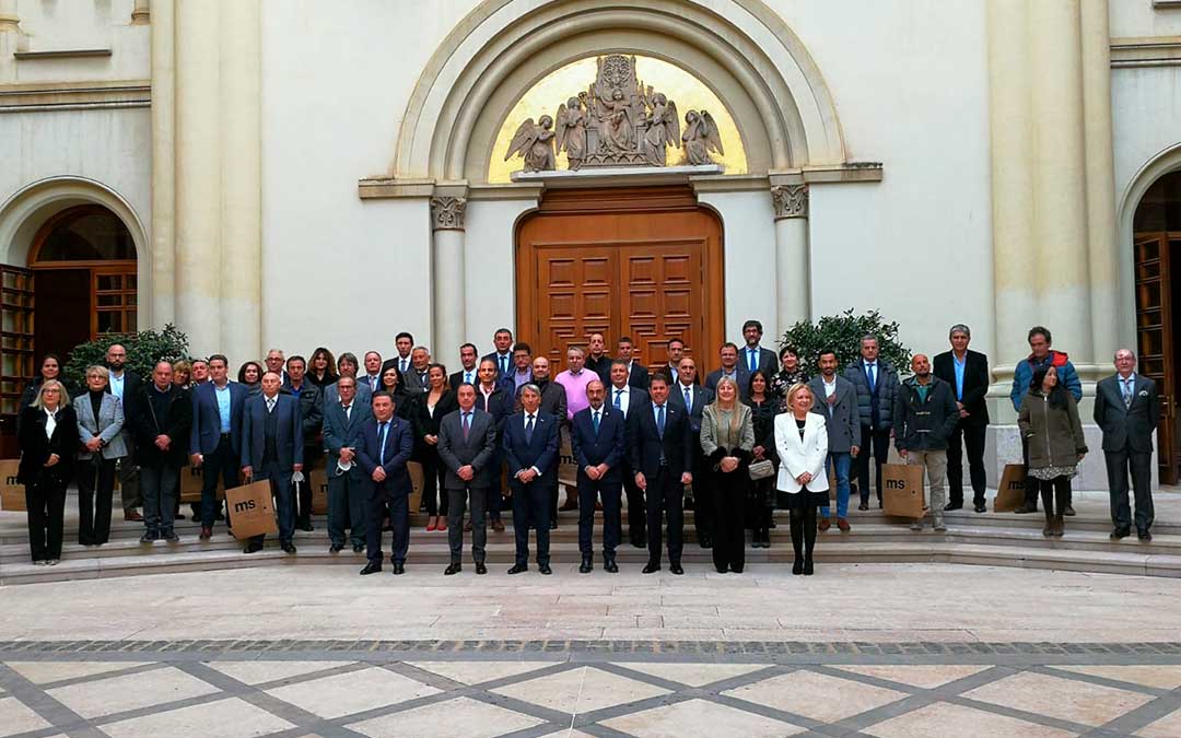 Foto de familia de la tercera edición de los premios CEPYME Aragón que se entregaron este lunes / CEPYME Aragón