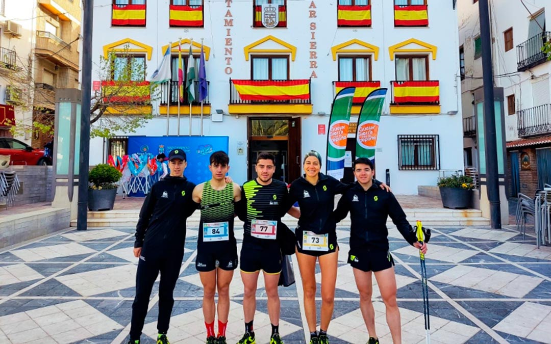 Representación aragonesa en el inicio de la Copa de España vertical./ FAM