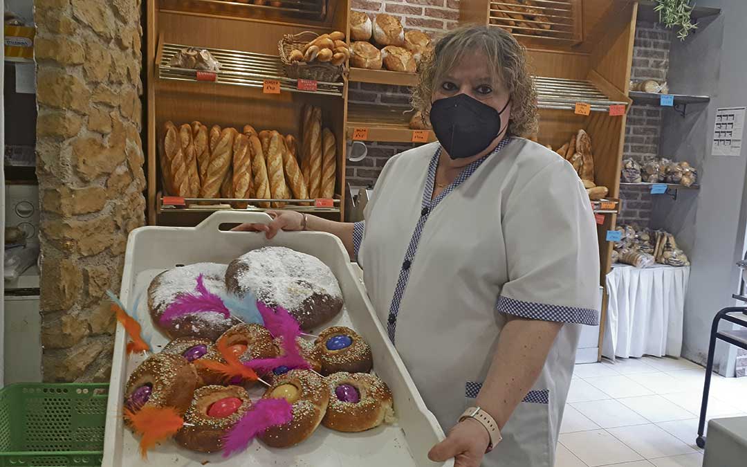 En la Panadería Enrique Alonso de Alcañiz se pudo adquirir la popular y tradicional ‘rosqueta’ / J. Vilchez