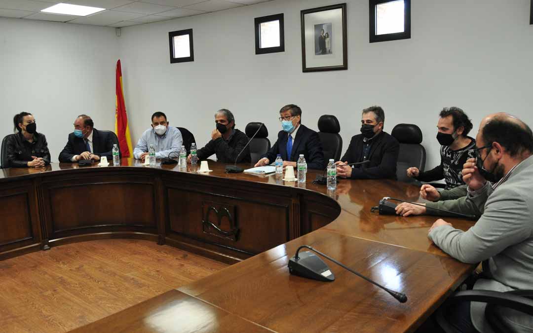 El vicepresidente ha acudido a la sede comarcal de Valderrobres. J.L.