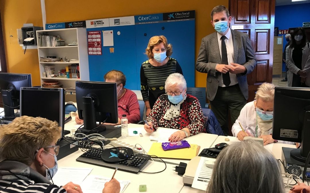 María Victoria Broto en uno de los talleres de memoria del Hogar de Mayores de Alcañiz.