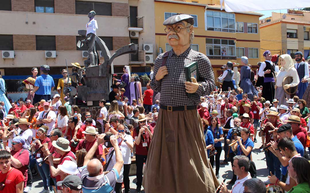 XX Encuentro de Gigantes de Aragón en Andorra en la plaza del Regallo. / B. Severino
