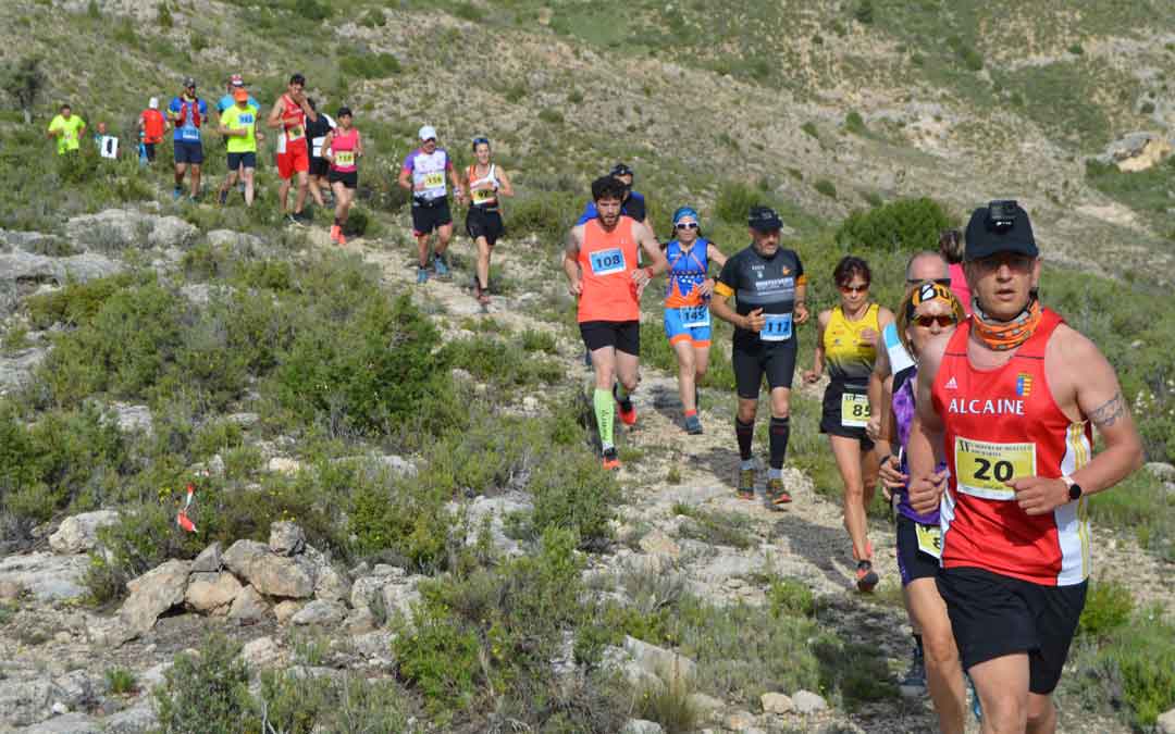 Participantes en la carrera de montaña río Martín. Foto. Ayto. Alcaine