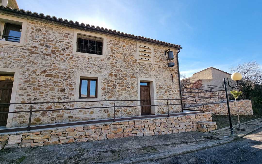 Exterior de la Casa del Minero, que abrirá próximamente sus puertas en Escucha./ Ayto. Escucha