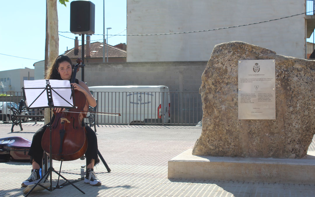 Uno de los momentos más emocionantes con música de una sobrina-nieta de homenajeado. / B. Severino