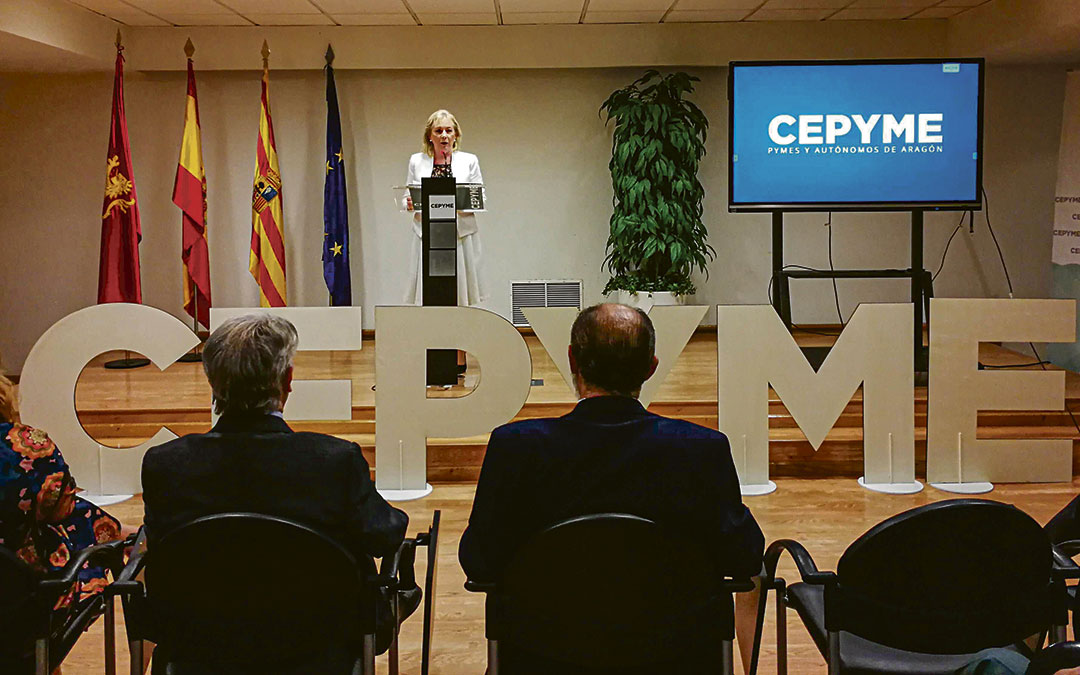 María Jesús Lorente, ayer en su discurso como nueva presidenta de Cepyme Aragón./ L.C.