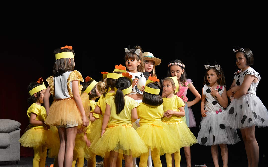 Momento de la representación teatral de 'La vaca que puso un huevo'./I.M.