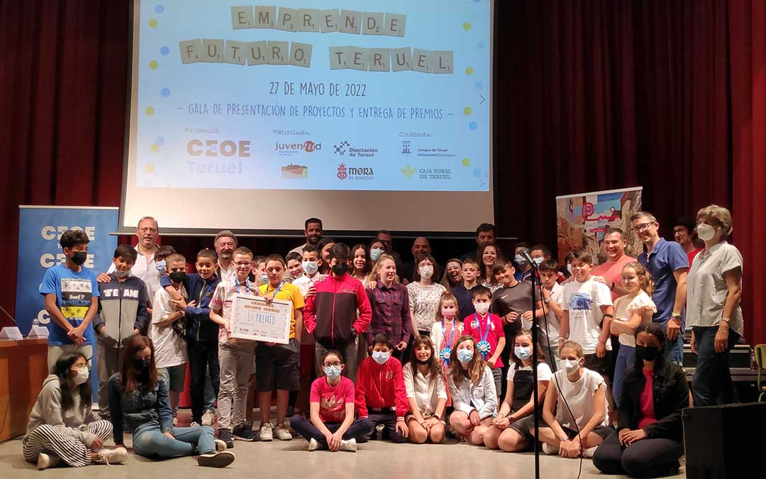 Ganadores de este concurso durante la gala de entrega de premios./ CEOE Teruel