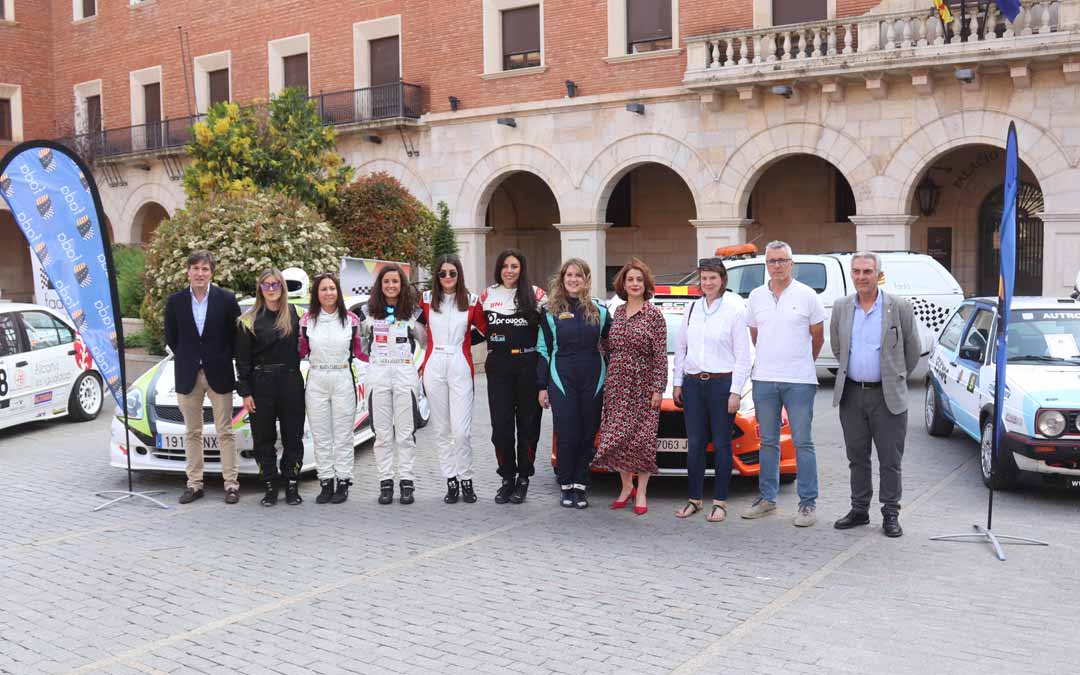 Foto de familia de la presentación de los equipos en Teruel.