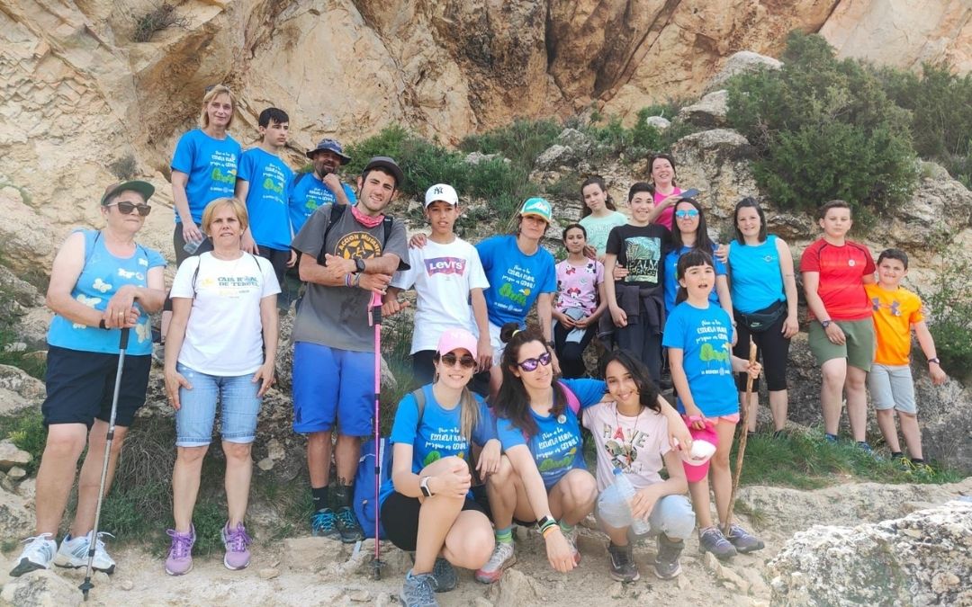 Un grupo de participantes en el Fontanal, final del recorrido largo.