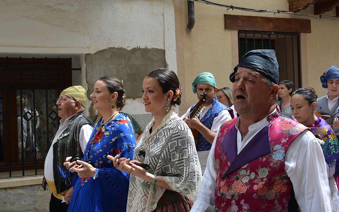 Isidro y Lucía Claver durante la procesión./I.M.