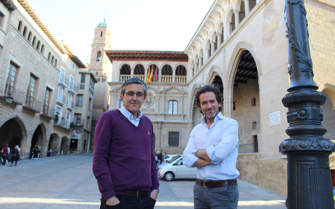 Madina y Sémper, en Alcañiz antes de presentar su libro invitados por el alcalde, "político al que siempre interesa escuchar". / B. Severino