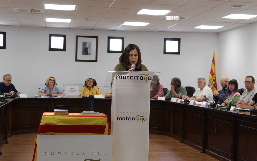 Mireia Churrió (PP) jurando su cargo como consejera tras la dimisión de Dolores Gutiérrez. / B. Severino