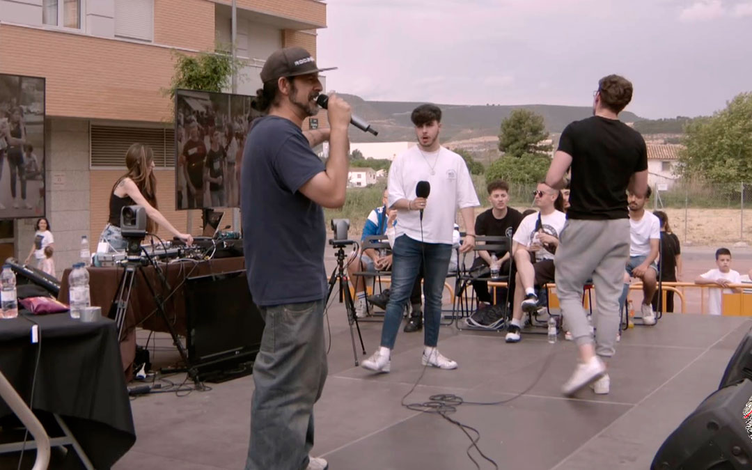 Al fondo, el andorrano PG en una de las citas de la Aragón Freestyle League./ Freestyle Aragón League