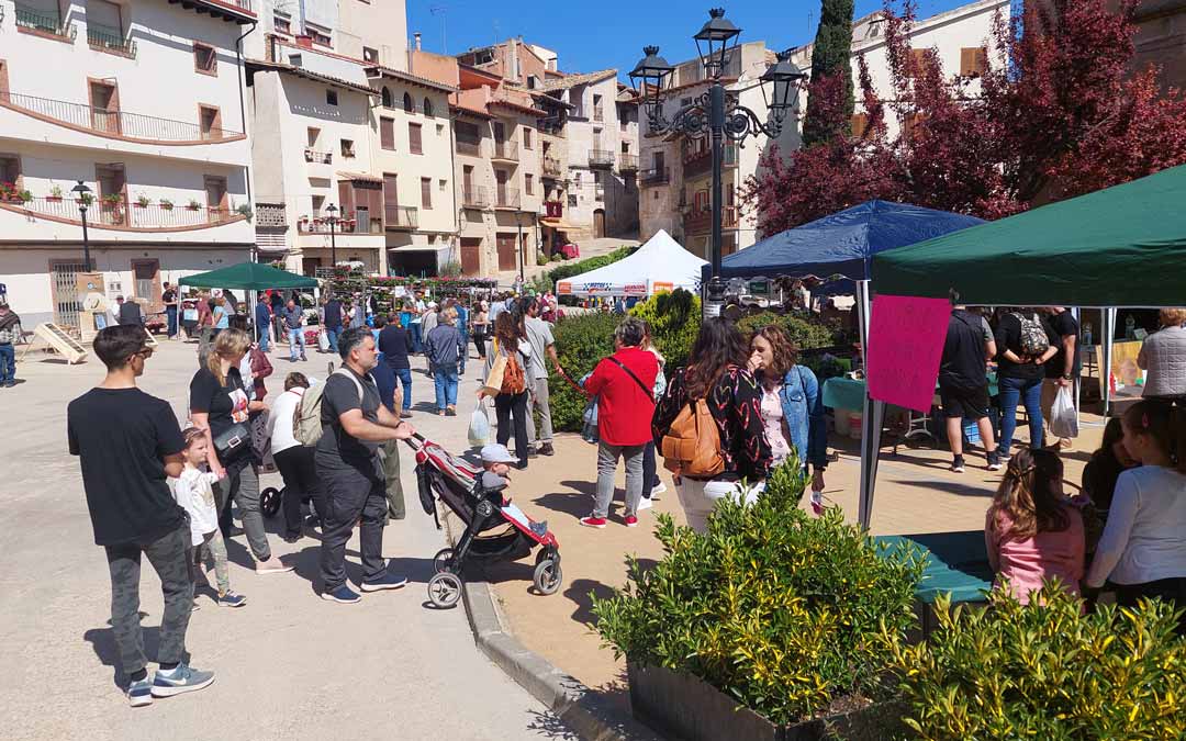 El recito ferial se dispuso en torno a la plaza de la Iglesia./ J.L.