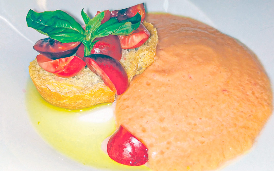 Salmorejo de cerezas y tomate./ Manuel Barrau
