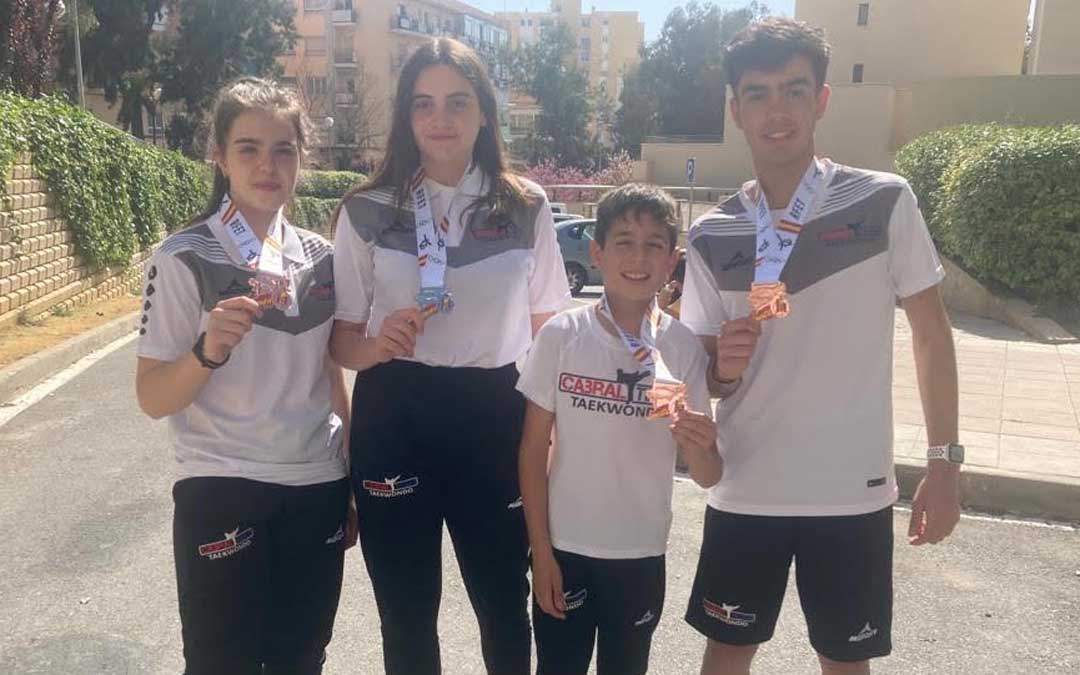 Los medallistas del Cabral Team que participaron en Alicante. Foto. C.C.T.