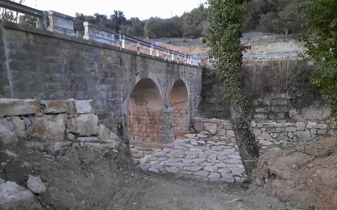 Puente sobre el río Cantavieja en el que se va a actuar./F.M.