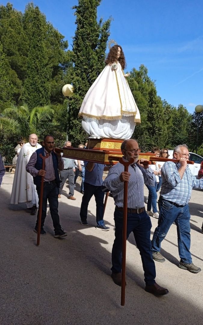 Traslado de la Virgen de Pueyos de la ermita vieja a la nueva.