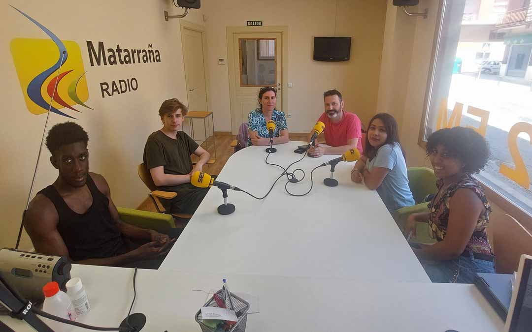 Alumnos y profesores participantes en el Erasmus Plus del IES Matarraña./ J.L.