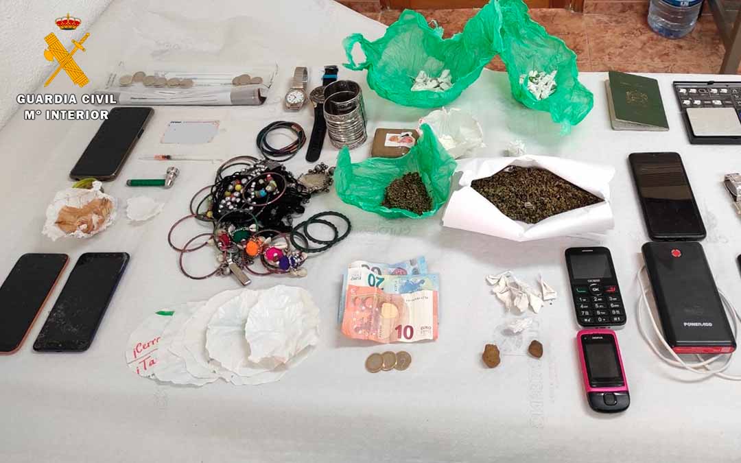 Artículos hallados por la Guardia Civil el pasado viernes / Guardia Civil Zaragoza