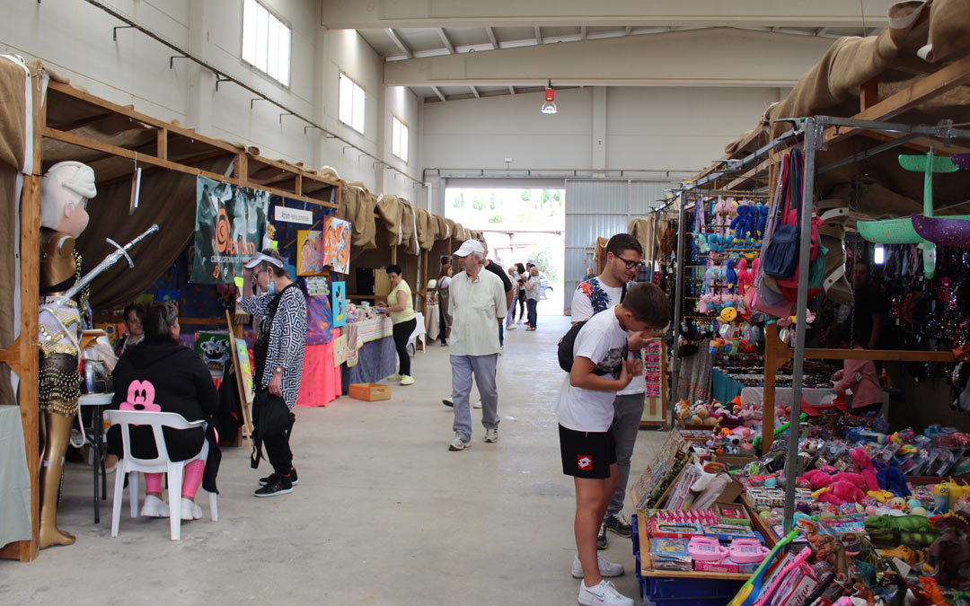 Vecinos y visitantes gozaron de una veintena de stands en el recinto ferial./ E.P.