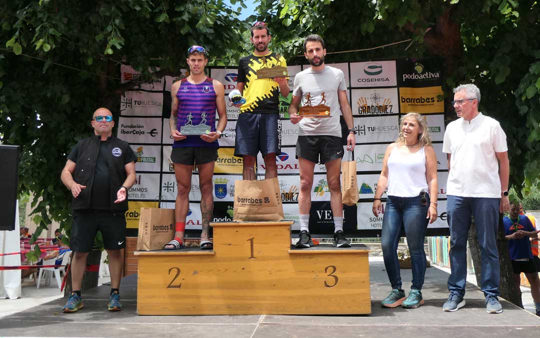 Carlos Jávega logró la victoria en la carrera corta de 19 km. Foto. L.C.