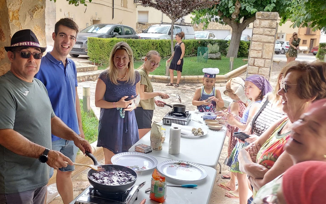 Taller de cocina en Castelnou a beneficio de la Fundación Vicki Bernadet . / L.C.