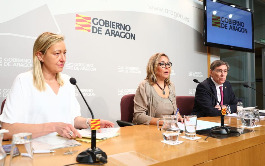Marta Gastón, Mayte Pérez y Arturo Aliaga durante el Consejo de Gobierno.
