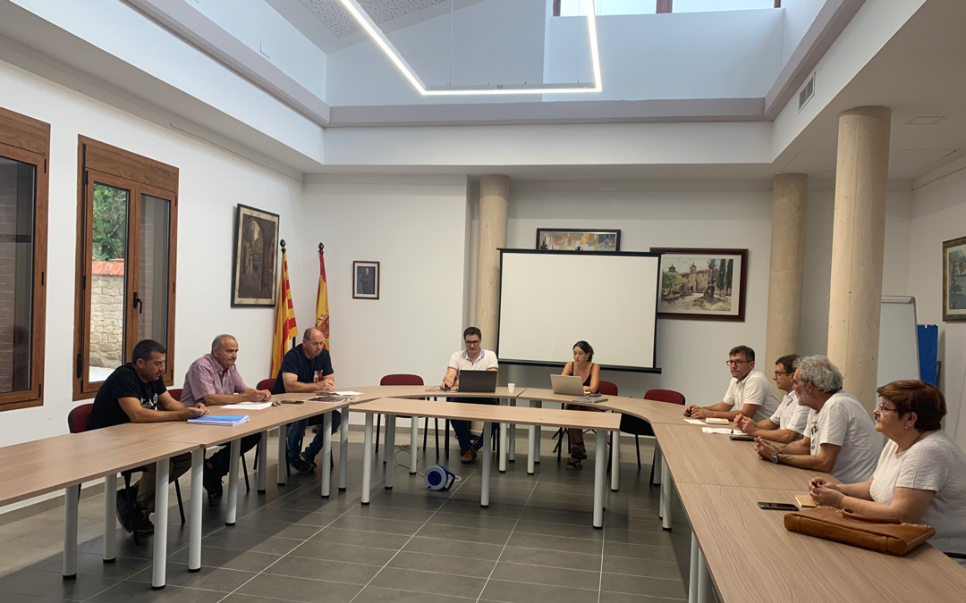 Reunión de alcaldes celebrada el martes por la tarde en la sede comarcal de Caspe./ Eduard Peralta