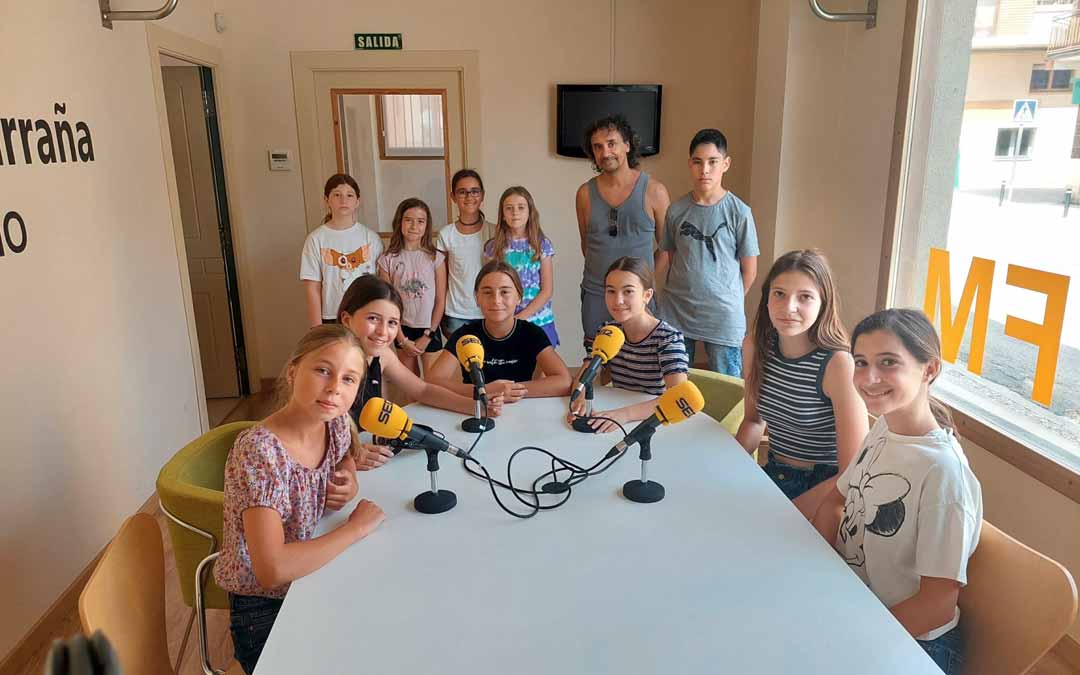 Integrantes del equipo que rodó el nuevo corto del Colegio Vicente Ferrer Ramos./ J.L.