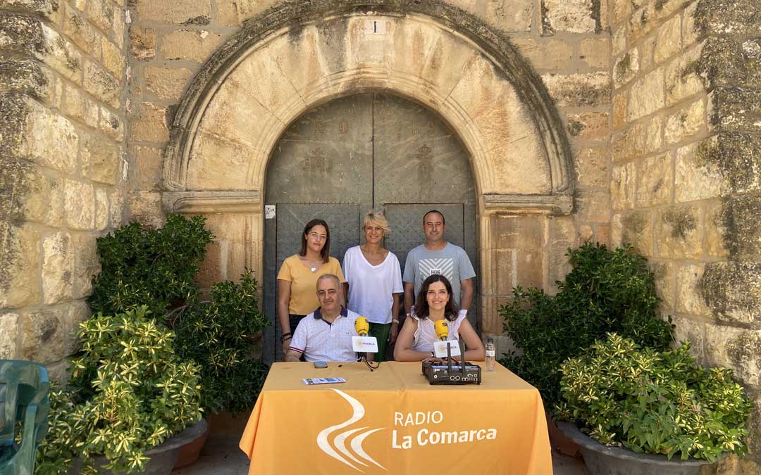 Invitados al programa especial de Radio La Comarca en las fiestas patronales de La Cañada. / L.C.