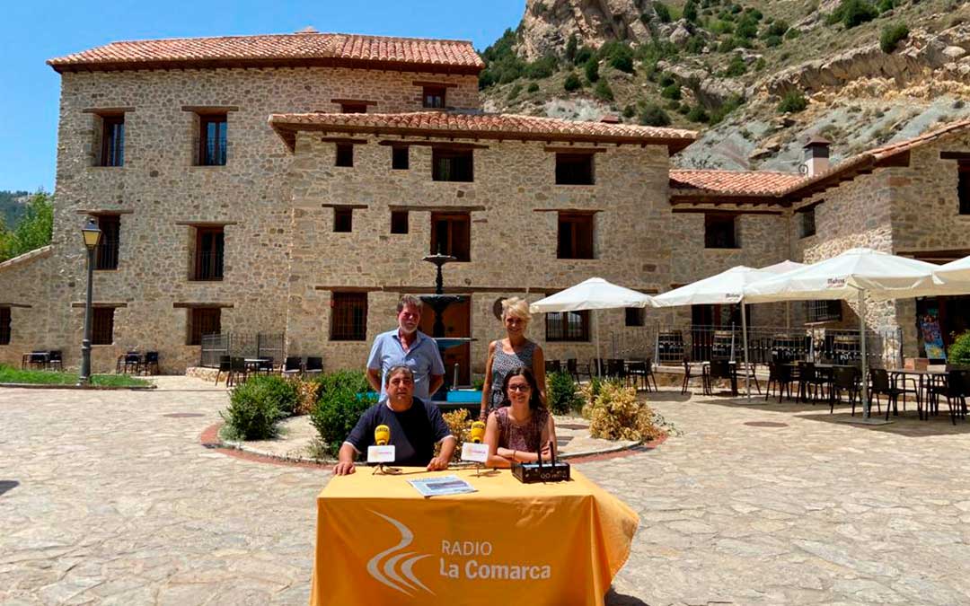 Invitados al programa especial de Radio La Comarca emitido desde el Molino Alto de Aliaga./ L.C.